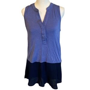 Sunday in Brooklyn sleeveless tunic. Size XS. V-neck with buttons. Blues.